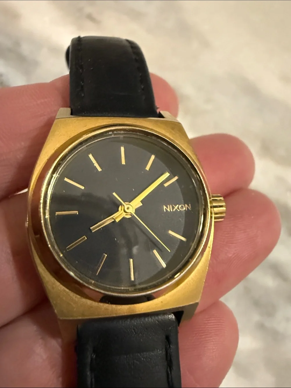 Vintage Nixon Smart Time Teller Gold Case Black Dial Leather Strap Watch